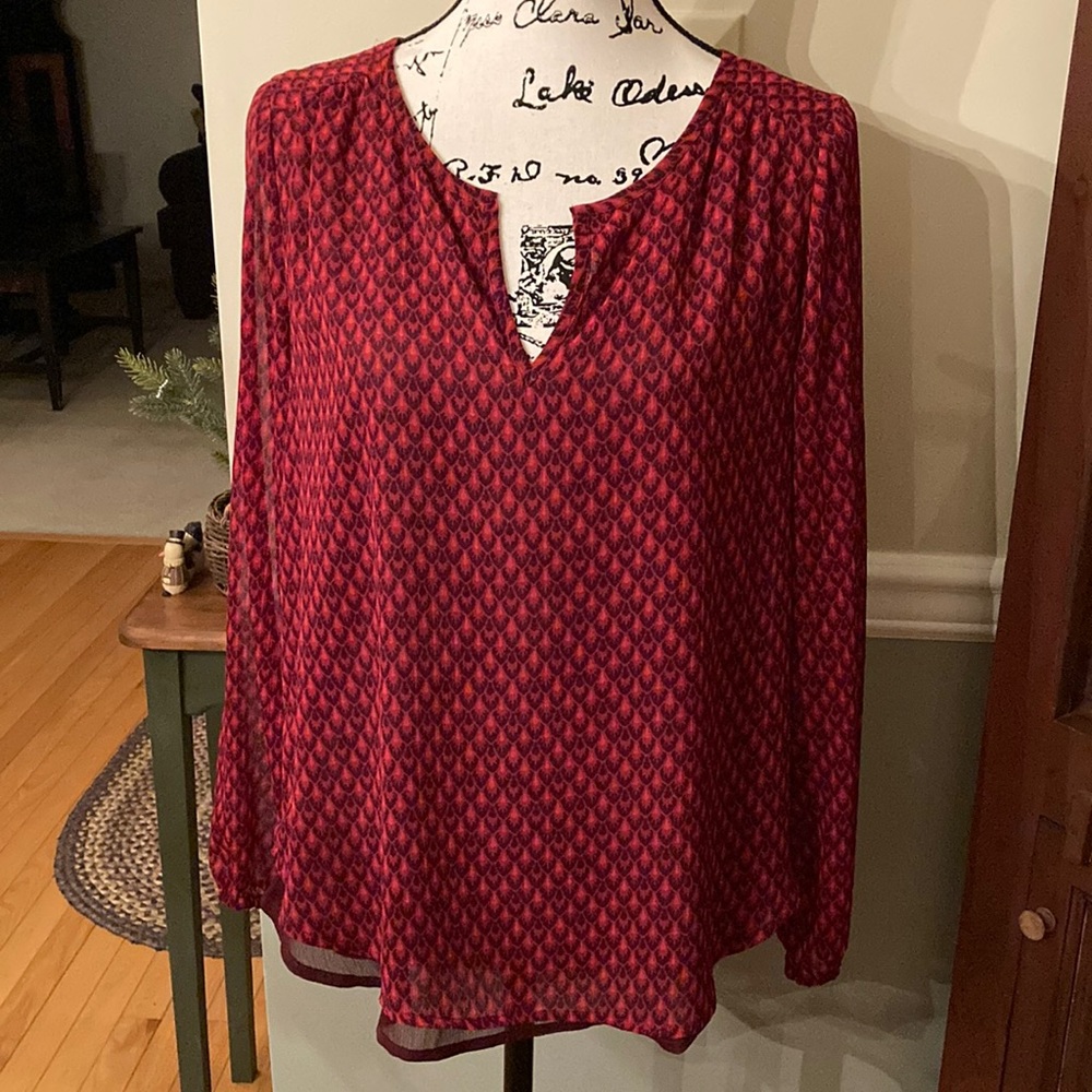 Lucky Brand sheer 2 layer split v red print top